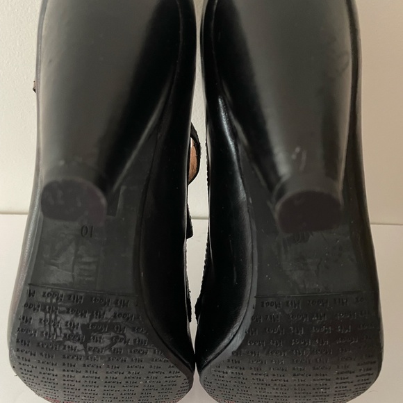 Miz Mooz Womens 10 Black Crisscross Pattern With Gold Buckle MaryJanes - Picture 11 of 15